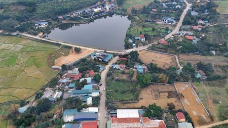 Chính chủ có 03 lô tại Đông Xuân giá 15tr/m2 đường Liên Xã ngay hồ tự nhiên, sẵn sổ - miễn môi giới