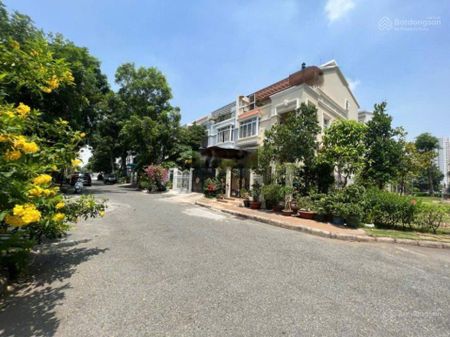Bán biệt thự Mỹ Thái 3, Phú Mỹ Hưng Q7, giá 56 tỷ 9x20m, hướng ĐN, góc công viên