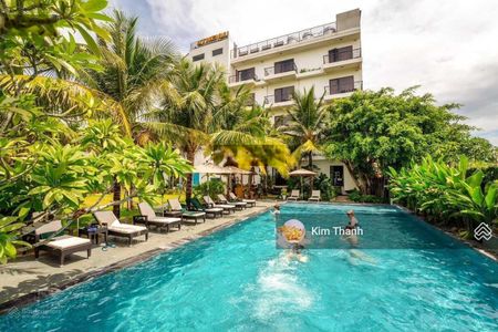 Sang nhượng khách sạn 4 VIP 39 phòng mặt tiền Lạc Long Quân cách biển An Bàng 200m