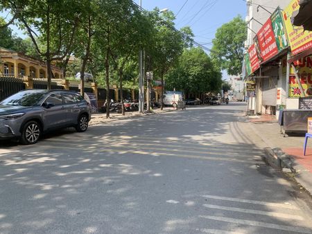 Bán gấp: 115m2/mặt tiền: 5m/đường 16m/khu đô thị Khai Sơn Thuận Thành/ đường thông bàn cờ/67tr/m2