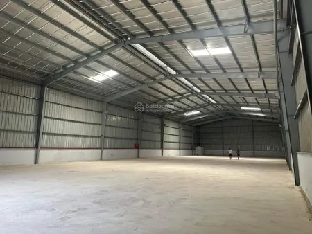 Cho thuê kho 1200m2 80 triệu/th, đường quốc lộ 1a tỉnh lộ 10 container 40f vào