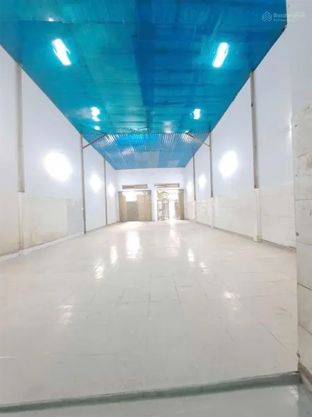 17 tr. kho 200mv kế tên lửa. 8x25m. nền men. ốp gạch tường. trần cao. hẻm 8m nhựa thông