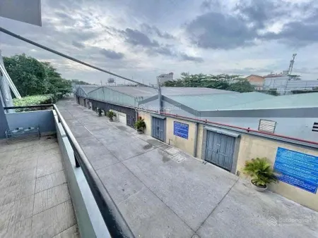 Kho xưởng gần trục phạm văn đồng, thuận tiện di chuyển. dt 1.000 hoặc 2.000m2. 90k/m2. đường cont