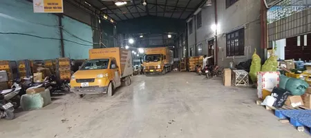 Cho thuê kho xưởng dt 1300m2 mặt đường ql6 biên giang, cầu mai lĩnh, điện 3 fa, xuất vat, xe công