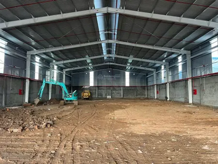 Kho xưởng bãi 2.000 m² kho xây dựng 1.100 m² có pccc tự động và trạm điện 3 pha, lộ container