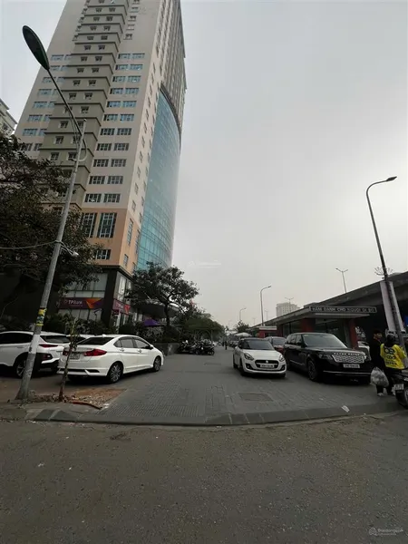 Cho thuê sàn văn phòng mặt phố khuất duy tiến dt 645m2