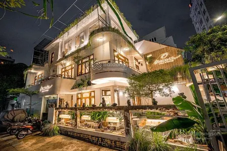 Cho thuê nhà mặt tiền phan kế bính, quận 1. dt 15x25m. 1 trệt, 2 lầu. dtsd 800m2