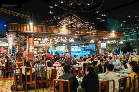 Cho thuê lô góc nhà 2 tầng ngay trung tâm thành phố, gần cầu sông hàn, dtsd 1500m2