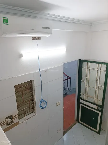 Phòng đẹp 2.3tr vệ sinh chung, có gác xép đủ đồ kv, thông chùa láng