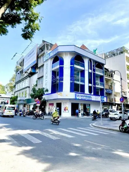 Cho thuê nhà mặt tiền ký con, quận 1, dt 9x20m, 1 trệt, 3 lầu. dtsd 700m2