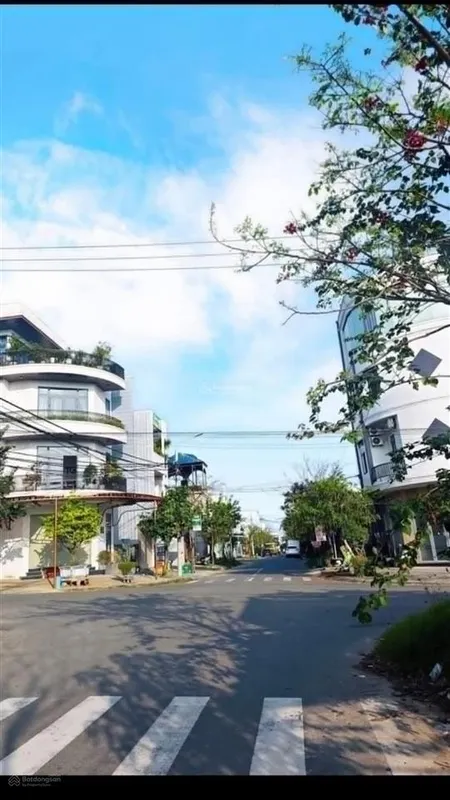 Cho thuê đất hàng hiếm gồm 3 lô liền kề trên đường vành đai nguyễn bính dt 315m2