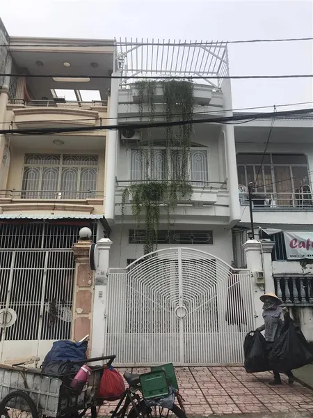 Cho thuê nhà khu tên lửa mt đường 5a, 4x20m, 3 tấm, 18tr/th. 3 phòng ngủ, có sẵn nội thất, gần aeon