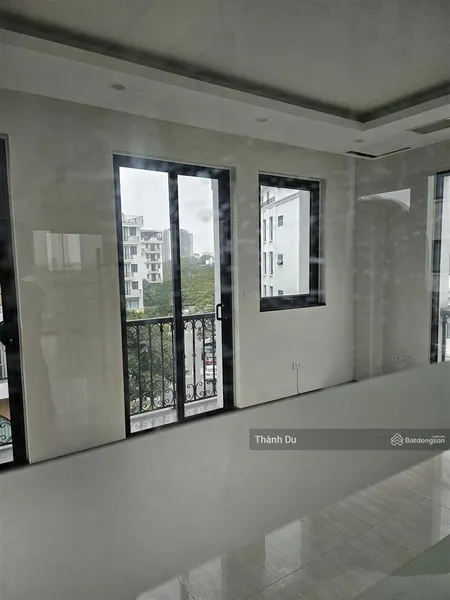 Cho thuê mặt bằng văn phòng lâm hạ , hồng tiến long biên 105m2 tầng cao view thoáng 3 mặt giá 20 tr