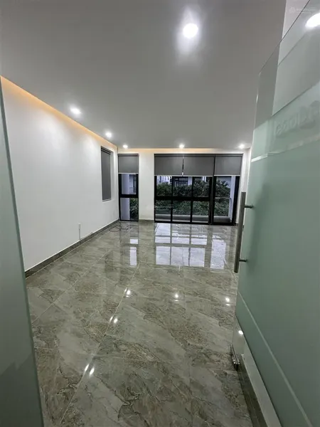 Nhà nguyên căn 5x21m hầm 4 tầng nhà mới 100%, có 5pn 5wc, full máy lạnh, có hầm xe. giá chỉ 36,5tr
