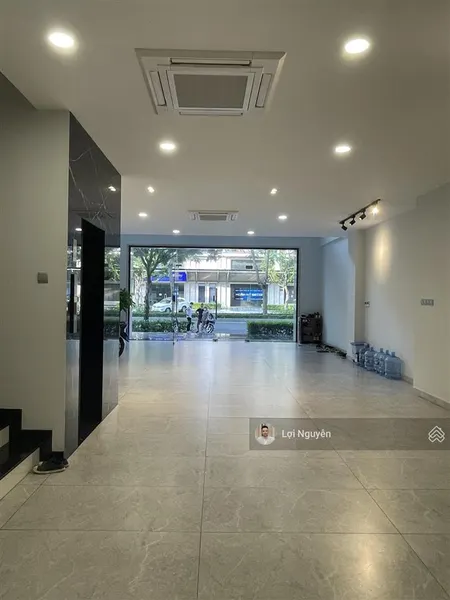 Cho thuê tầng trệt (7x20m) mặt tiền nguyễn thị nhung kđt vạn phúc, vị trí trung tâm, sầm uất