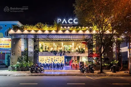 Ngang 10 mét mặt tiền đường nguyễn phi khanh, quận 1. dt 10x30m. trệt lầu. dtsd 600m2