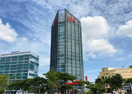 Cho thuê văn phòng quận 7 ipc tower đường nguyễn văn linh. dt 200m2 800m2. 0906 391 ***