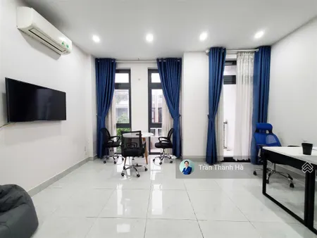 Cho thuê văn phòng 40m² full nội thất, ban công thoáng, view đẹp vạn phúc city