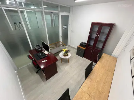 Văn phòng 5 bàn làm việc, trọn gói 4 triệu/th, phòng riêng tặng 01 bảng tên