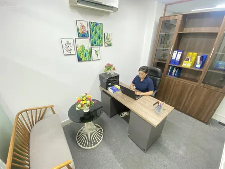 Văn phòng cho giám đốc sẵn bàn ghế trọn gói 03 triệu tặng 01 bảng tên