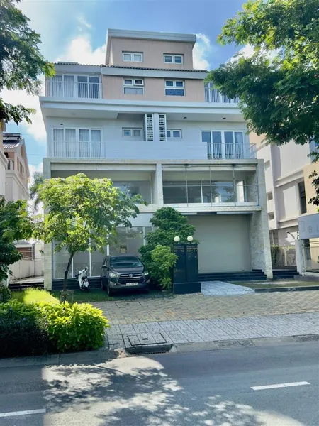 Tôi cho thuê bt dragon parc, dt 8x21m , mặt tiền đường nguyễn hữu thọ, giá 25 tr/th, 0909 904 ***