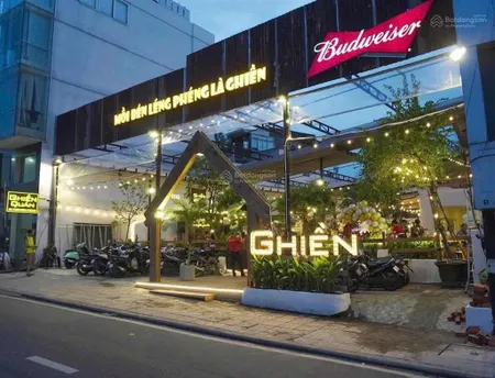 Mặt tiền phan đình phùng tiếp giáp quận 1 bề ngang mặt tiền 20m dài 35m