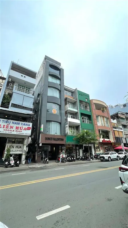 Cho thuê văn phòng tiện ích, sạch sẽ, thông sàn 95m2 giá siêu hời