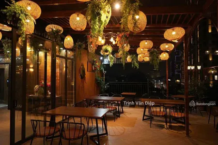 Cho thuê mặt bằng kinh doanh nhà 5 tầng, dt 200m2, 5t siêu đẹp mp xuân diệu tây hồ hn