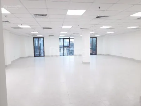 Cho thuê văn phòng 230m2/sàn giá 22tr/th tại phố đội cấn làm vp, spa