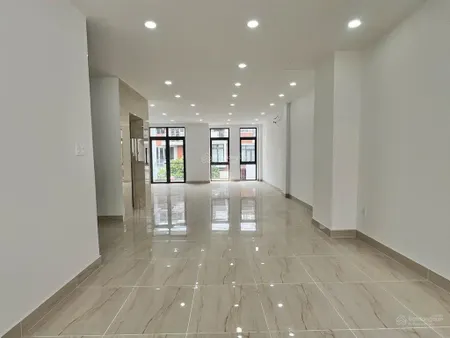Nhà nguyên căn 6x17m, 1 hầm 4 tầng, thang máy, máy lạnh, giá tốt nhất kđt vạn phúc, 45 triệu/tháng