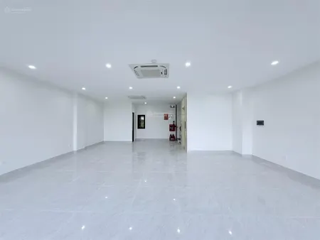 Cho thuê nhà mp trần vỹ, 120m2, 8 tầng, mt 7.5m, thang máy, nhà mới, 85tr