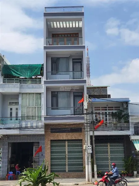 Cho thuê nhà nguyên căn 3 tầng 5pn mặt tiền 2/4, gần bến xe phía bắc