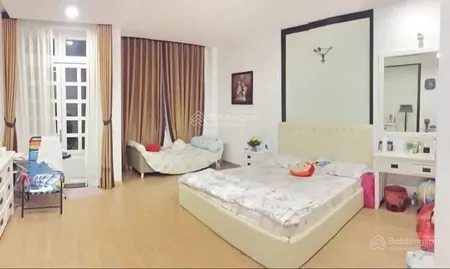 Cho thuê nhà mặt tiền 5x18 1 trệt 2 lầu đường d4, p phú mỹ quận 7