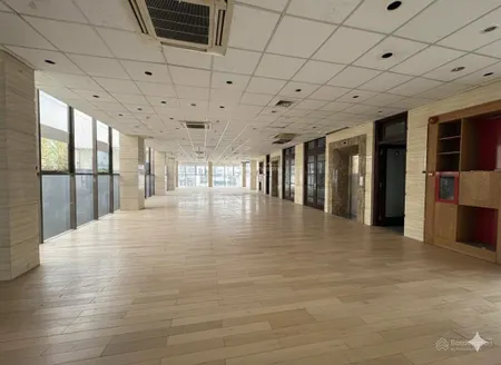 Cho thuê văn phòng 2 mặt tiền đường bàu cát tân bình 500m2 90tr/tháng 0971 079 ***