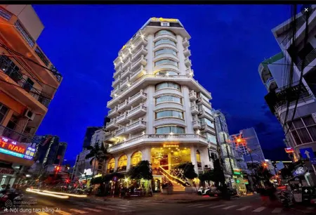 Cho thuê khách sạn 2 mặt tiền chợ đầm nha trang cách biển 300m