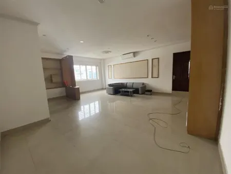 Cho thuê văn phòng phố thọ tháp giá 8tr/th đủ đồ cơ bản. 0565 196 ***