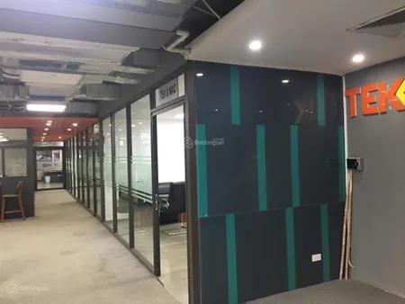 Cho thuê văn phòng tòa 137 nguyễn văn cừ, long biên dt 25m2, 30m2 50m2, 100m2, 300m2, giá 200/m2/th