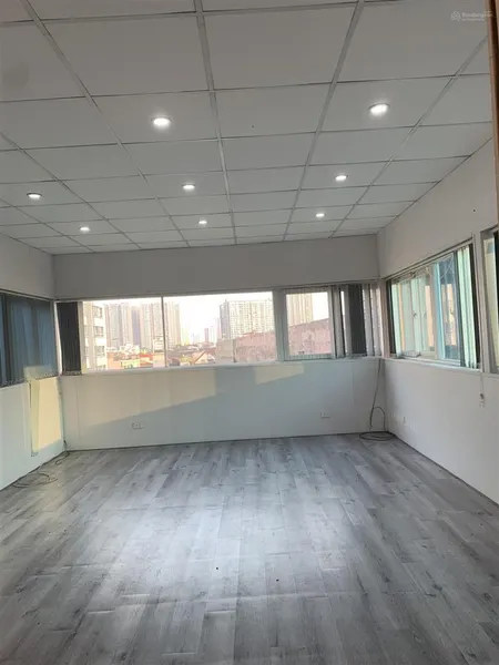 Cho thuê văn phòng 50m² tầng 8 tòa nhà 124 lạc trung hbt hn