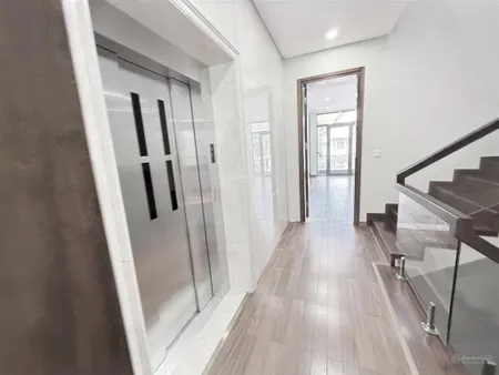 Trần đăng ninh chủ nhà nhờ bán biệt thự làng quốc tế thăng long dt hơn 200m2 5 tầng thang máy