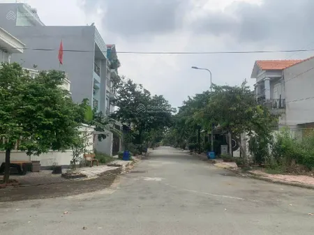Bán biệt thự góc 2 mặt tiền, 136m2. giá siêu tốt kdc long sơn, long bình q9