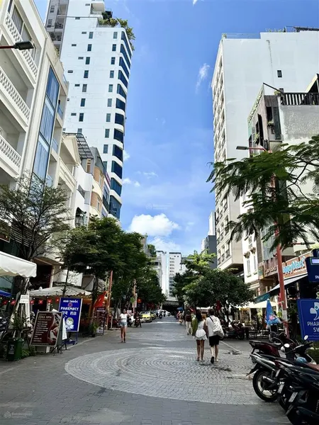 Chuyển nhượng tòa căn hộ 6 tầng ngay phố đi bộ an thượng 2, ngay sát biển.