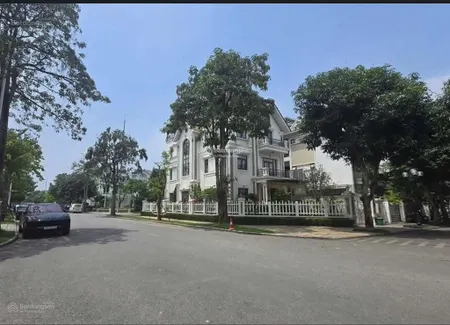 Bán biệt thự vinhomes riverside trục chính khu hoa sữa 640m2 lô góc thang máy, bể bơi 386 tỷ