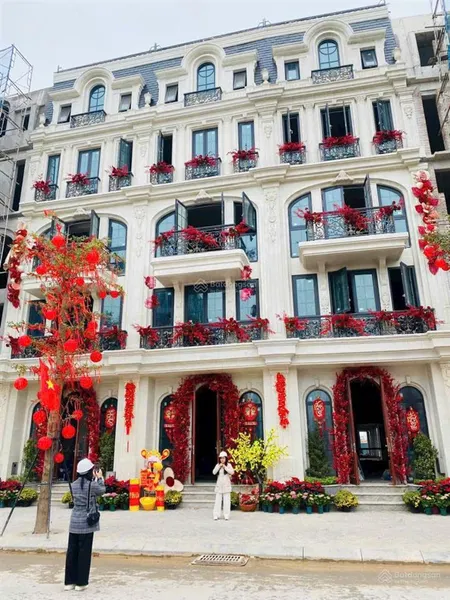 Bán nhà phố 50m2 giá chỉ 11 tỷ đường hoàng quốc việt (kéo dài)