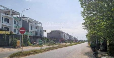Cho thuê nhà 4 tầng mặt phố Ngô Miễn 105m2 KĐT Kim Hoa, Mê Linh 5tr/th. LH Quang 0976453484
