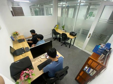 Văn phòng 06 bàn làm việc vào làm ngay, trọn gói 5 triệu - tặng 01 bảng tên