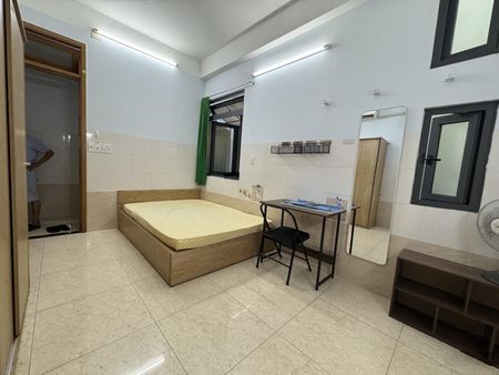 Cho thuê phòng trọ 30m2 - thang máy - bảo vệ - hầm xe - ngay chợ Bà Chiểu - tháng mát - rộng rãi