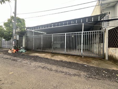 Cho thuê nhà kho 330m2 giá 10 triệu khách hết hạn HĐ tại Lê Văn Khương gần Q12. Xe tải di chuyển