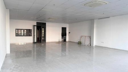 Cho thuê 480m2 sàn, Phú Diễn, đường 32, Văn Tiến Dũng, đường ô tô, vỉa hè, thang máy, hầm để xe