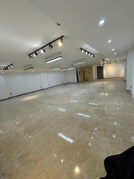 Chính chủ cho thuê tòa nhà mặt phố 8 tầng 1 hầm, mặt tiền 10m, diện tích 150m2/sàn giá 130tr/tháng