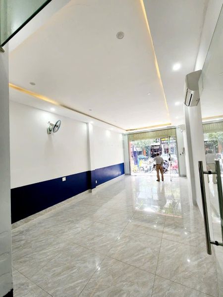 Cho thuê nhà mặt tiền Lê Đình Lý. 4 tầng. Trung tâm thành phố